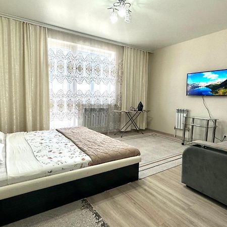 1 Комнатная Драмтеатр 1Bedroom Apartment Ust-Kamenogorsk ภายนอก รูปภาพ