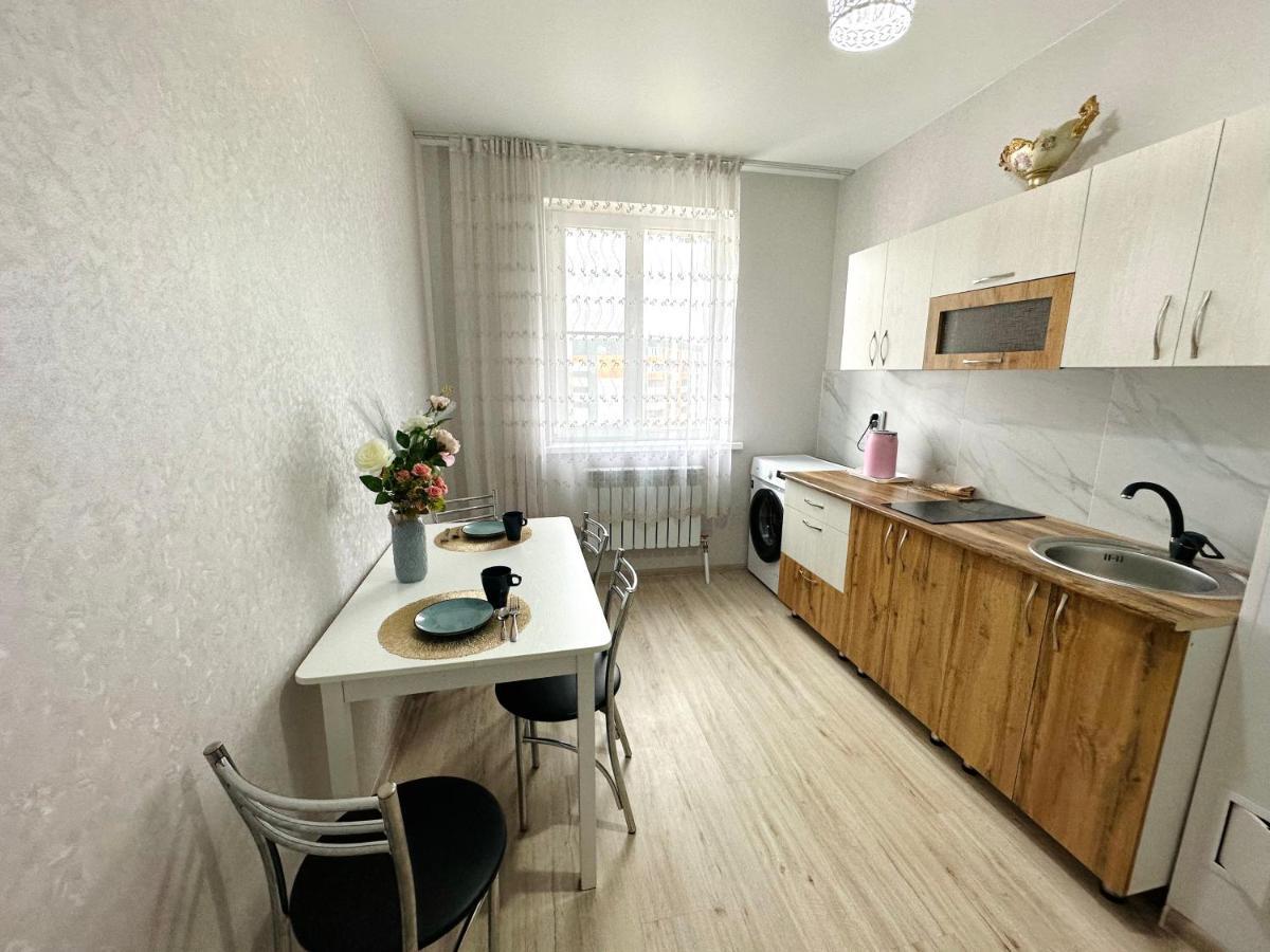 1 Комнатная Драмтеатр 1Bedroom Apartment Ust-Kamenogorsk ภายนอก รูปภาพ