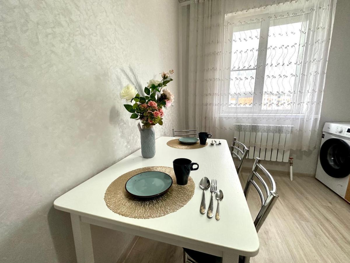1 Комнатная Драмтеатр 1Bedroom Apartment Ust-Kamenogorsk ภายนอก รูปภาพ