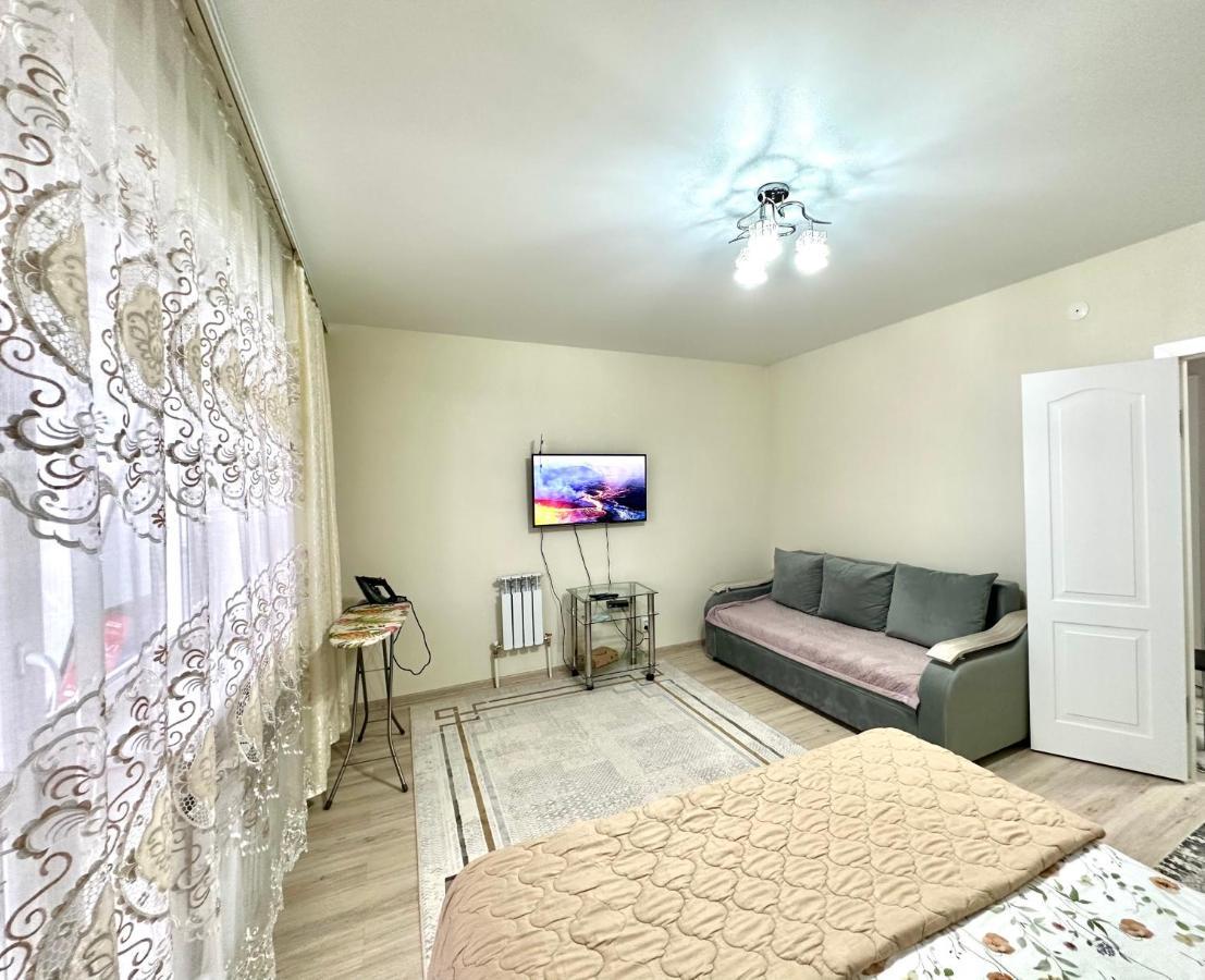 1 Комнатная Драмтеатр 1Bedroom Apartment Ust-Kamenogorsk ภายนอก รูปภาพ